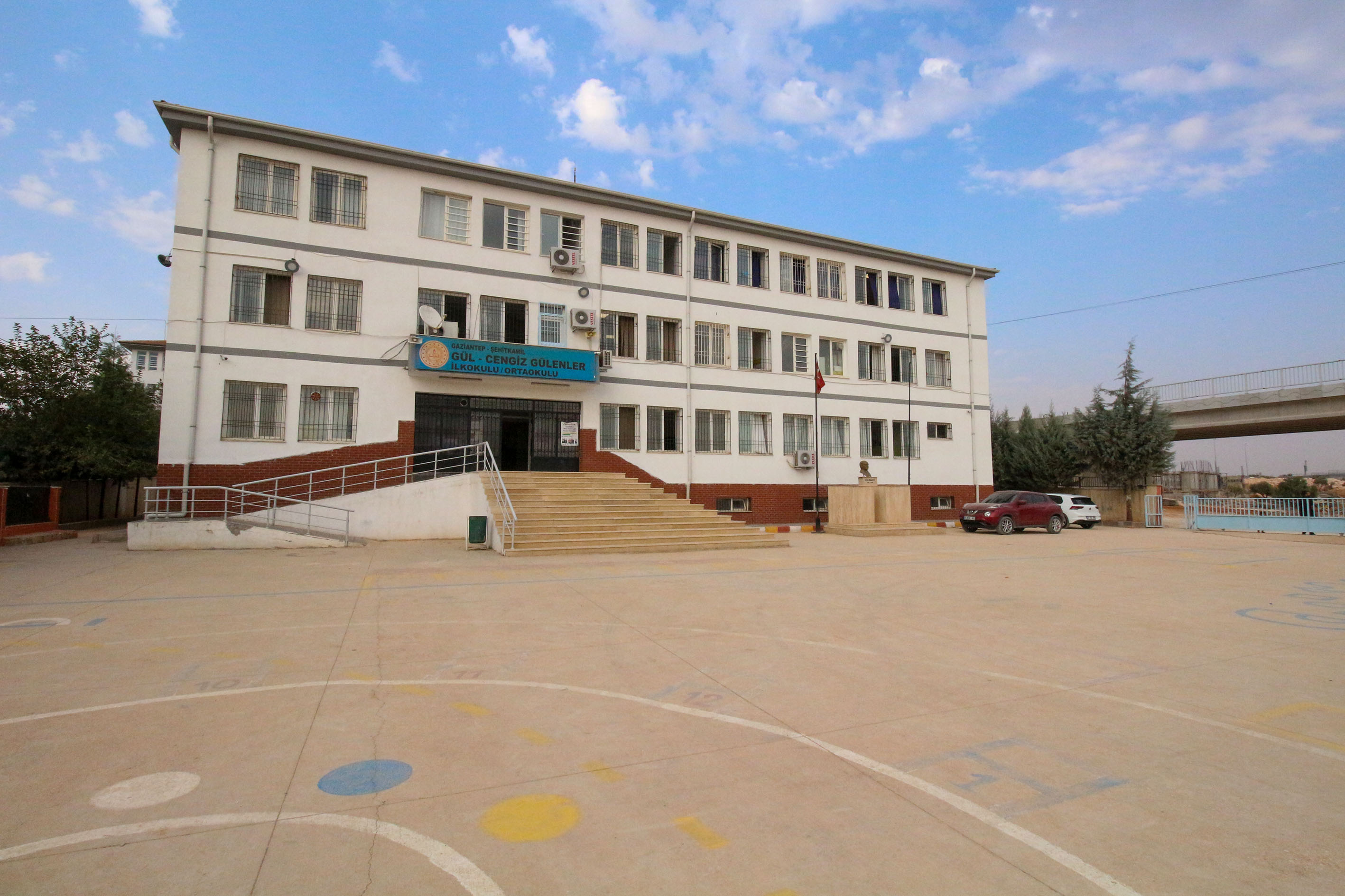 Gül - Cengiz Gülenler İlkokulu - Ortaokulu