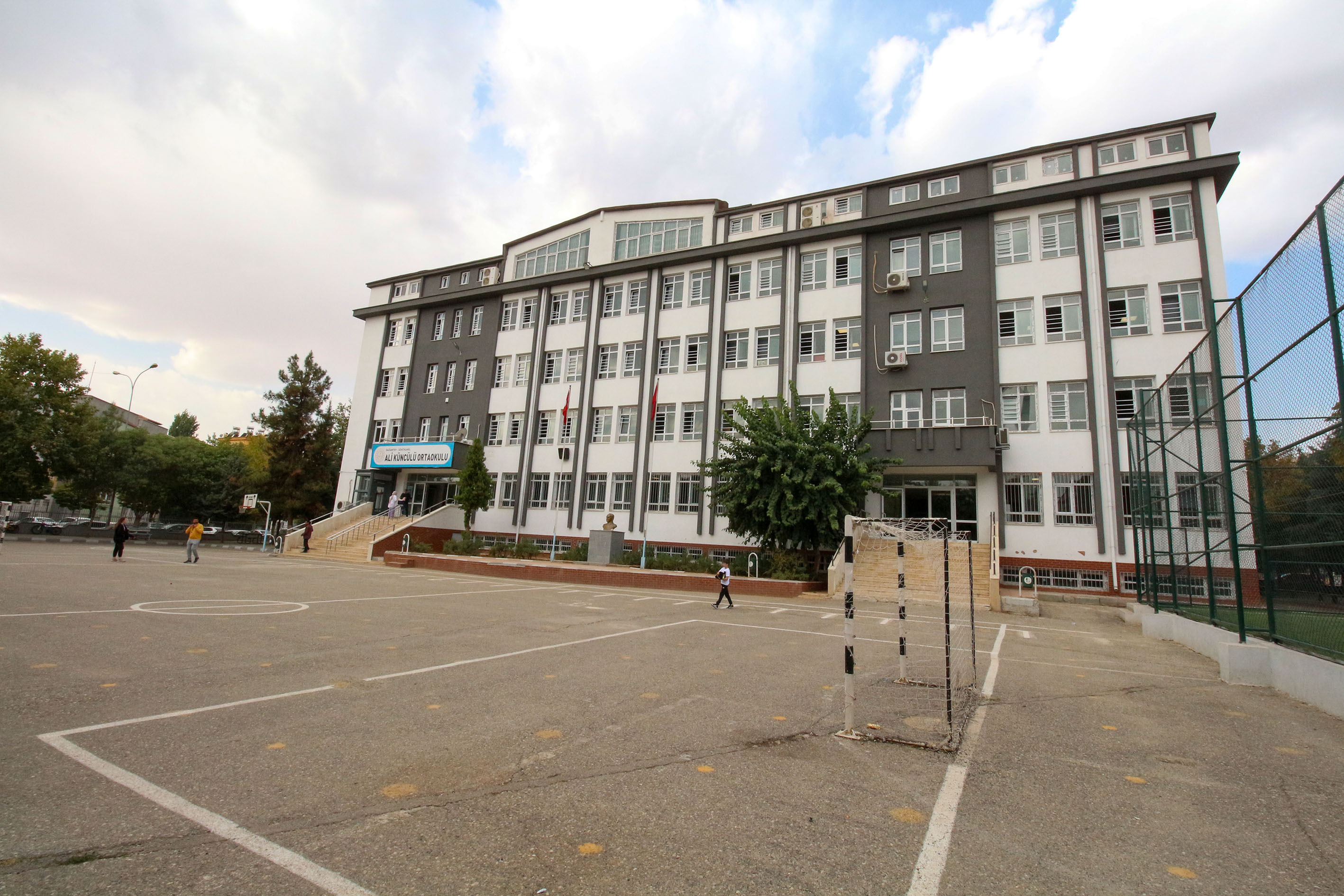 Ali Küncülü Ortaokulu