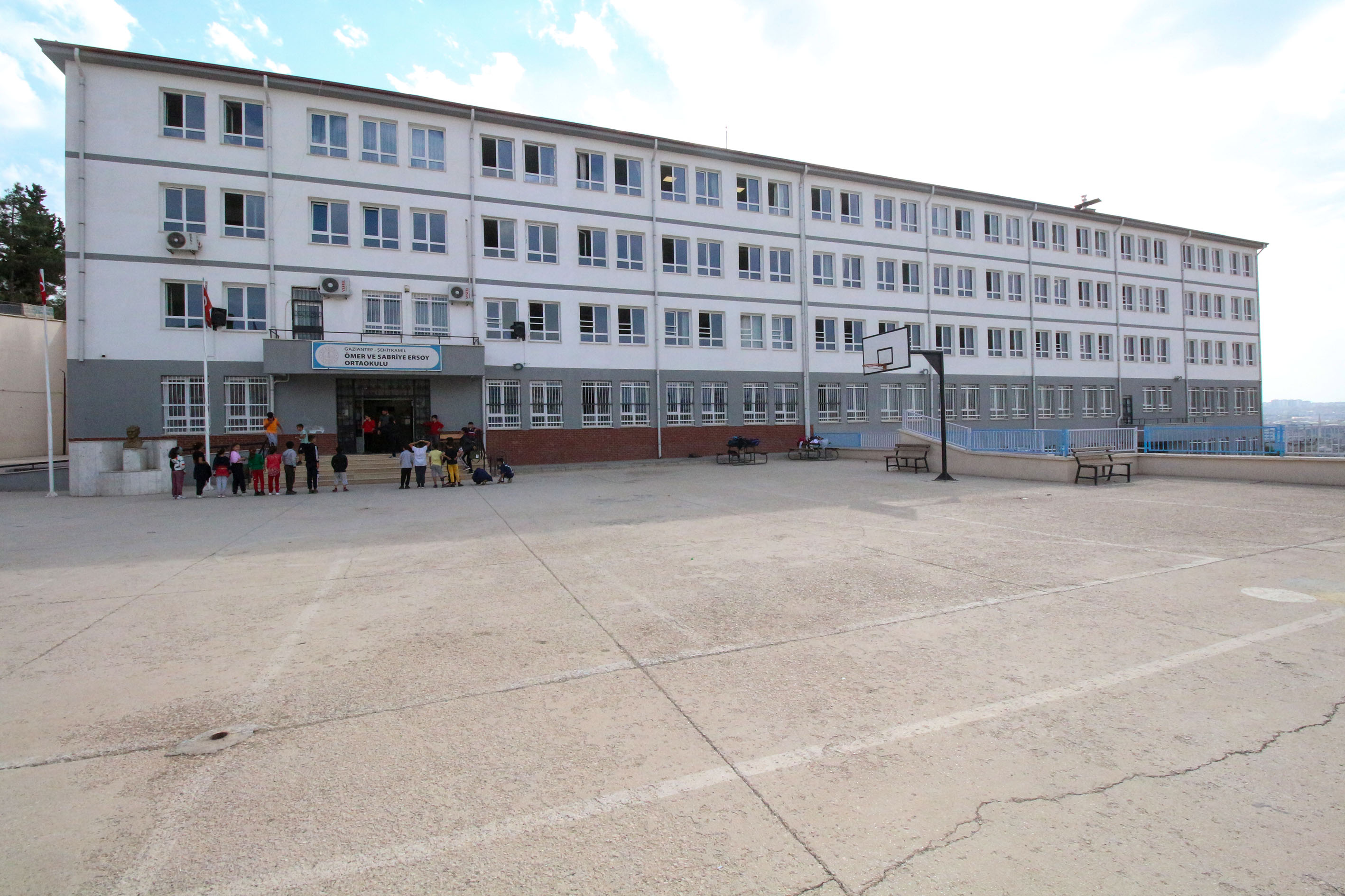 Ömer ve Sabriye Ersoy Ortaokulu