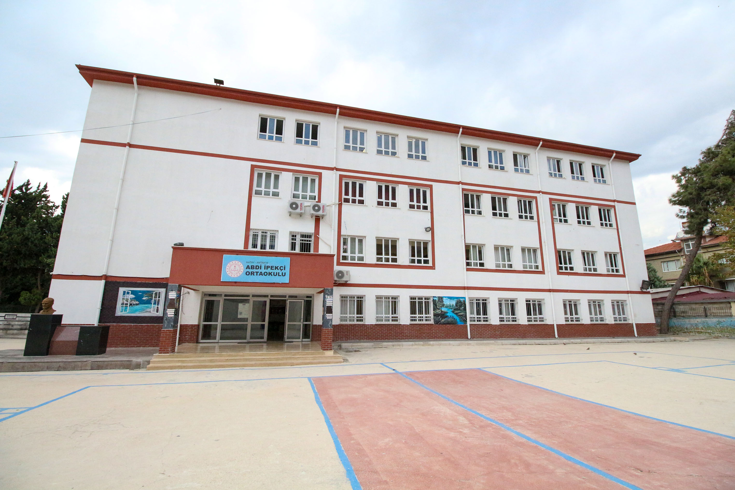 Abdi Pekçi ilkokulu